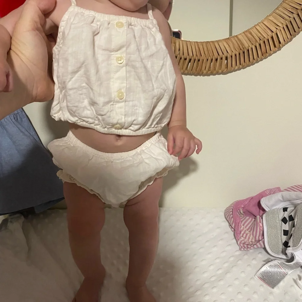 baby Girl Old Navy Bloomer and Crop top set 6-12M White - Picture 6 of 6